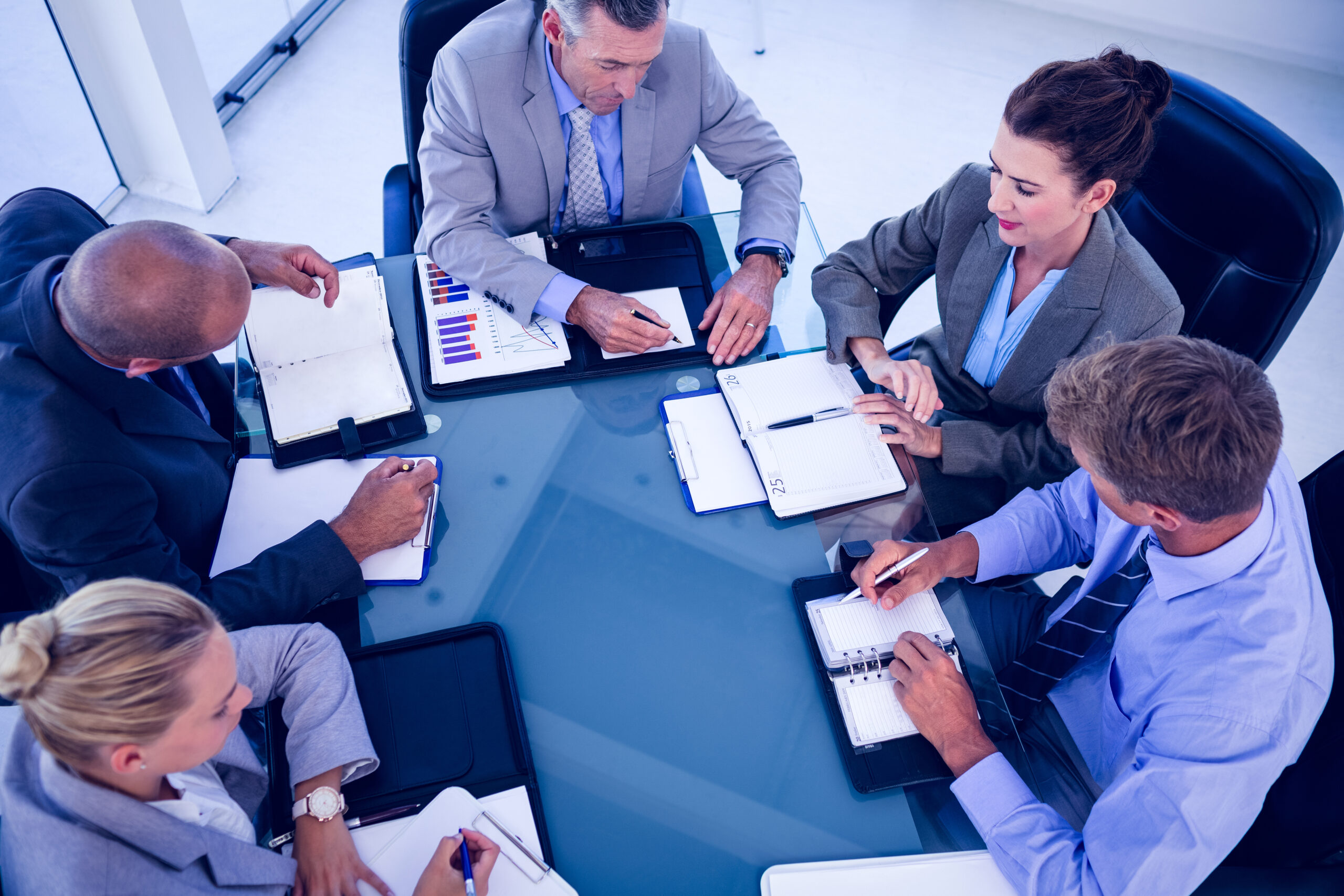 business-team-having-a-meeting-in-the-office-2026-04-13-23-17-29-utc